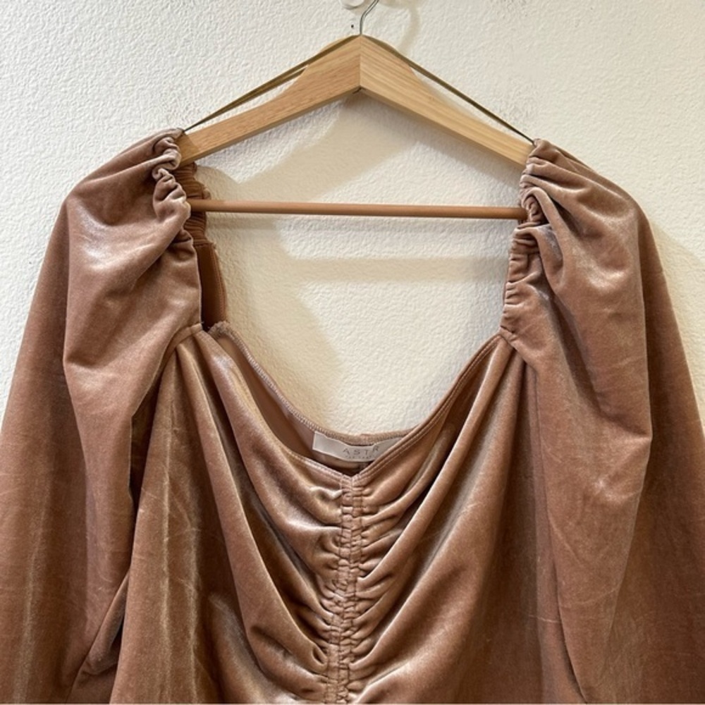 ASTR The Label Vanya Velvet Ruched Long Sleeve Sweetheart Neck Blouse Size L - Picture 4 of 9